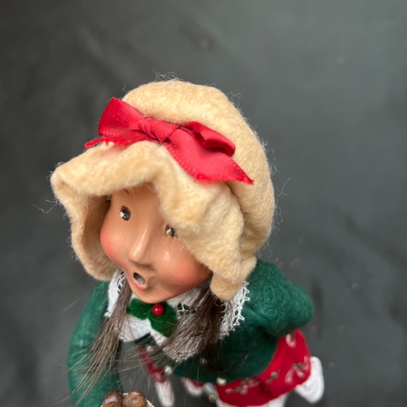 Rare, Vintage, 1994 Byers Choice Caroler “ Girl With Chestnuts”.  Ex. Cond. - Picture 5 of 10